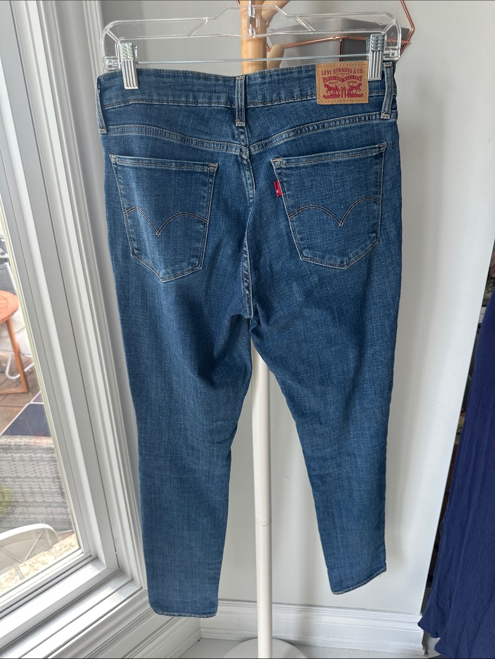LEVI’s 711 Y2K Low Rise Classic Blue Women's Distressed Skinny Jeans Denim Sz 29